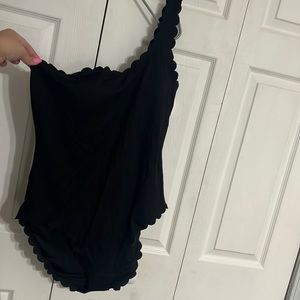 ae one piece scalloped one shoulder nwt and liner swimsuit